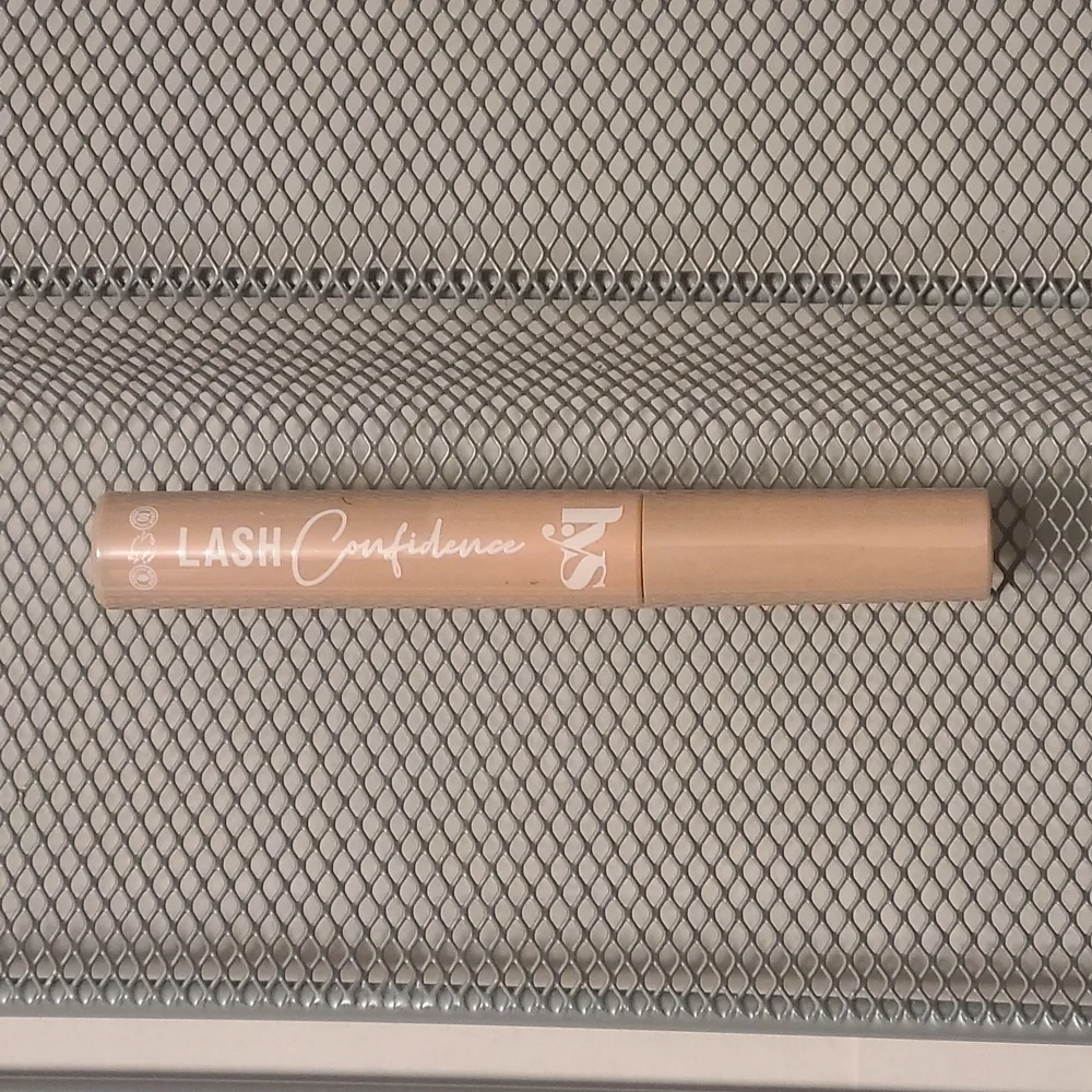 Lash Confidence Mascara in Tan by